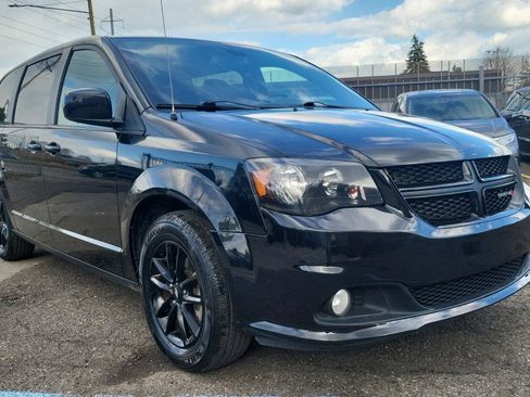 Used 2019 Dodge Grand Caravan SXT w/ Driver Convenience Group image 3