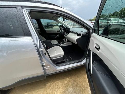 Used 2024 Toyota Corolla Cross LE FWD image 21