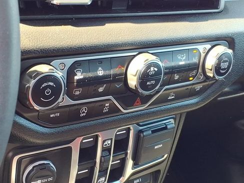 Used 2024 Jeep Wrangler Unlimited Sport AWD/4WD image 13