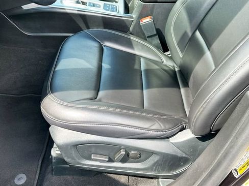 Used 2023 Ford Explorer XLT w/ Equipment Group 202A image 18