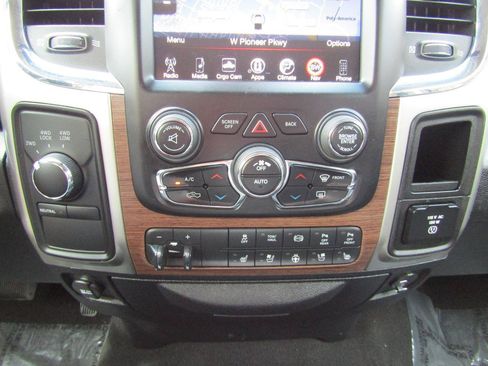 Used 2016 RAM 2500 Laramie w/ Cold Weather Group AWD/4WD image 19