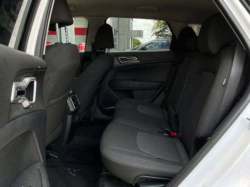 Used 2025 Kia Sportage LX FWD image 10