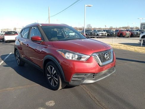 Used 2019 Nissan Kicks SV image 1