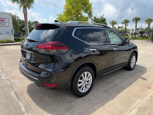 Used 2018 Nissan Rogue SV w/ Premium Package FWD image 5