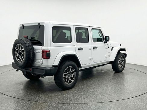 Used 2025 Jeep Wrangler Sahara image 9