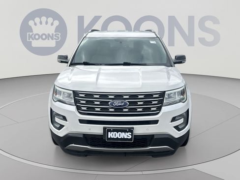 Used 2017 Ford Explorer XLT w/ Equipment Group 202A AWD/4WD image 19
