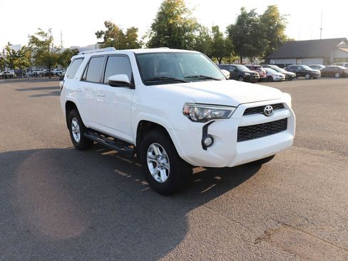 Used 2017 Toyota 4Runner SR5 AWD/4WD image 3