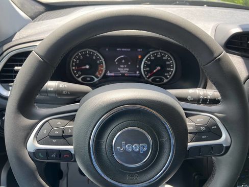 Used 2021 Jeep Renegade Latitude image 11