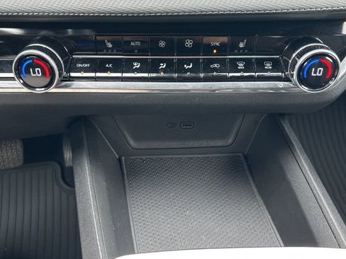 Used 2025 Chevrolet Equinox LT w/ Convenience Package II image 44