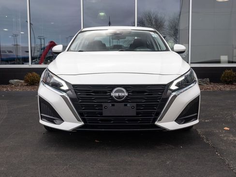 Used 2023 Nissan Altima 2.5 SV image 2