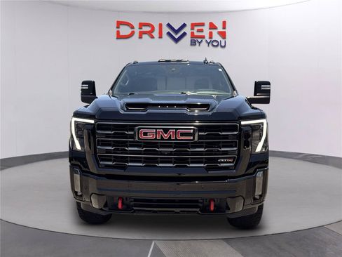 Used 2024 GMC Sierra 3500 AT4 w/ AT4 Premium Plus Package AWD/4WD image 9