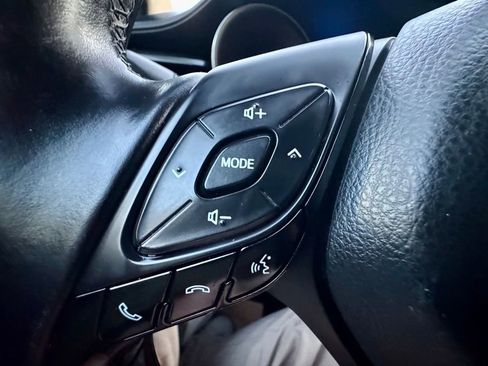 Used 2018 Toyota C-HR XLE image 21