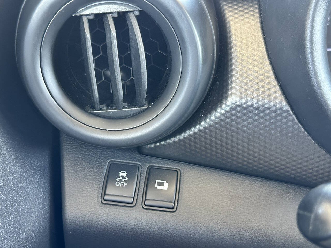 Used 2019 Nissan Kicks S FWD image 20