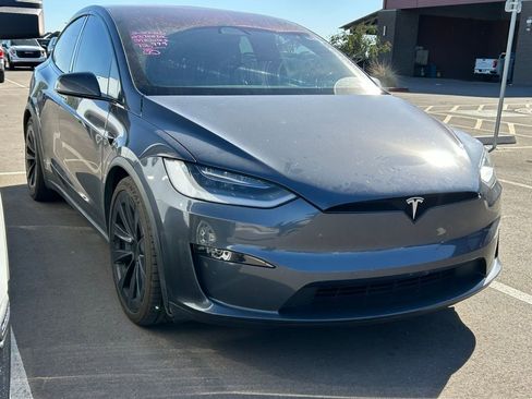 Used 2023 Tesla Model X Plaid image 2