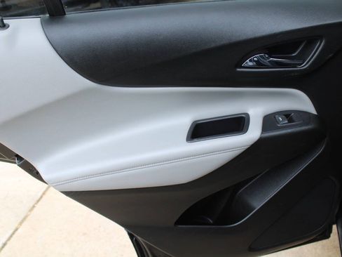 Used 2019 Chevrolet Equinox Premier FWD image 16
