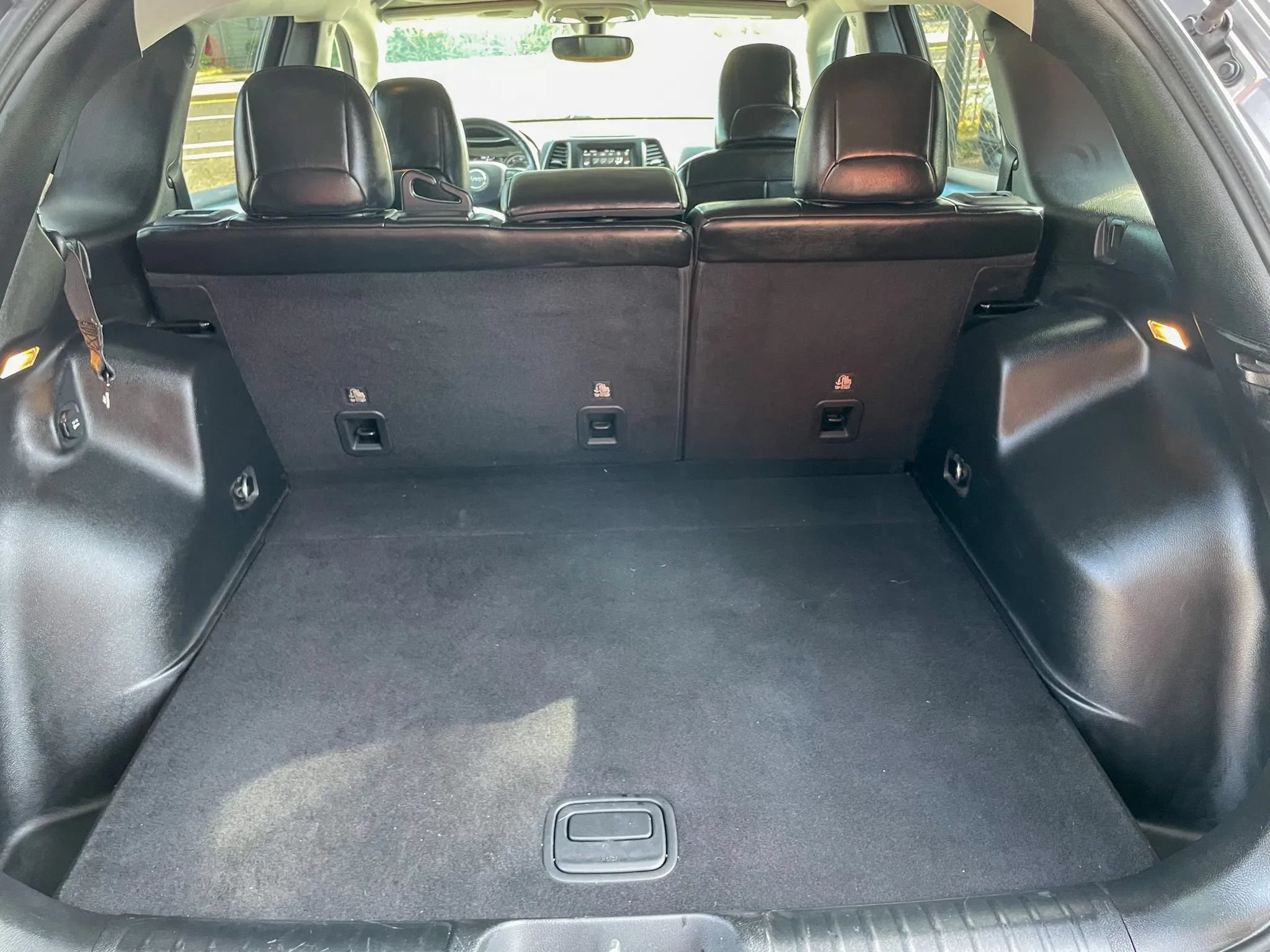 Used 2019 Jeep Cherokee Latitude Plus AWD/4WD image 28
