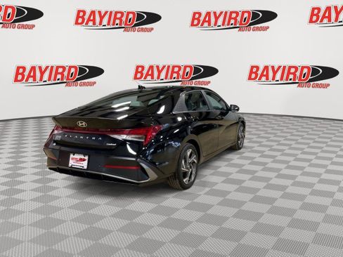 Used 2024 Hyundai Elantra Limited image 8