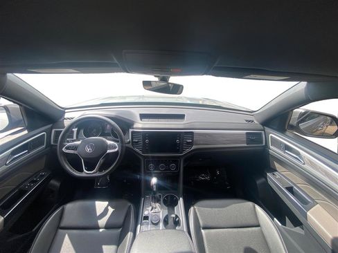 Used 2021 Volkswagen Atlas Cross Sport SE image 31