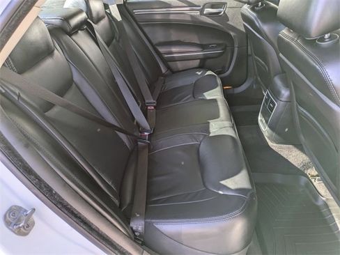 Used 2016 Chrysler 300 Limited image 30