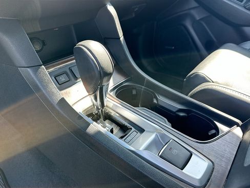 Used 2023 Subaru Ascent Touring AWD/4WD image 17