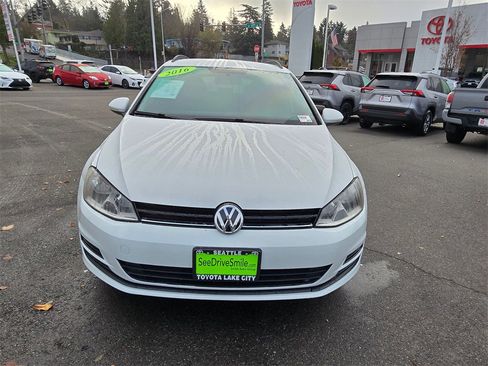 Used 2016 Volkswagen Golf S image 2