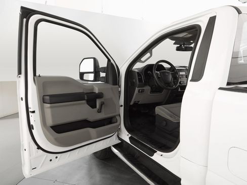 Used 2018 Ford F250 XL w/ Snow Plow Prep Package image 10