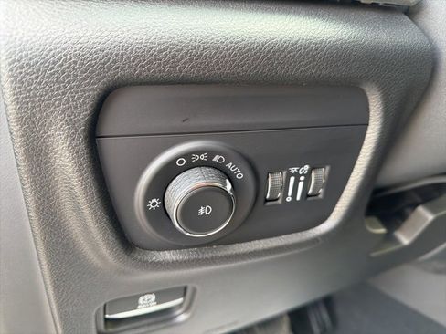 Used 2022 Jeep Grand Cherokee L Limited image 23