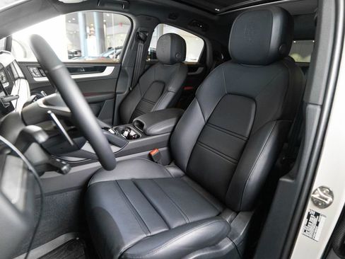 New 2025 Porsche Cayenne Coupe image 5