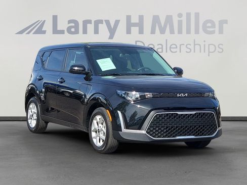 Used 2025 Kia Soul LX w/ LX Technology Package FWD image 5