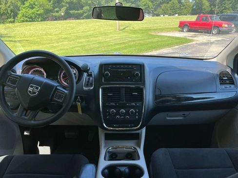 Used 2012 Dodge Grand Caravan SXT FWD image 10
