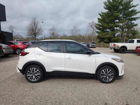 Used 2024 Nissan Kicks SV image 8