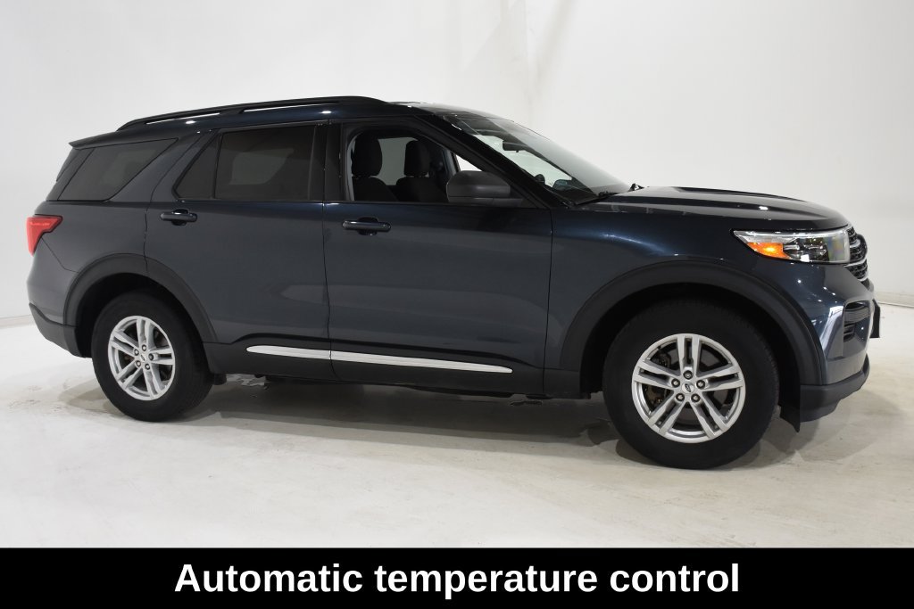 Used 2022 Ford Explorer XLT AWD/4WD image 3