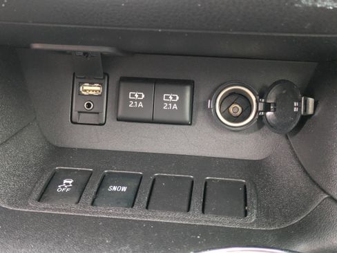 Used 2018 Toyota Highlander SE image 31