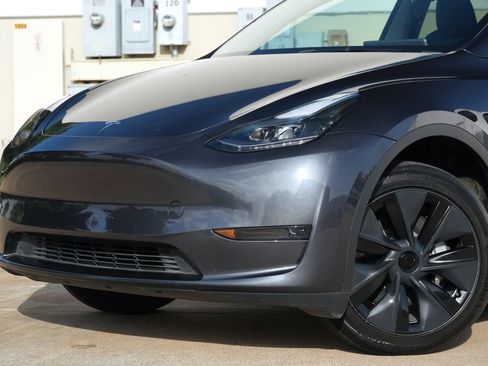 Used 2025 Tesla Model Y Long Range RWD image 24