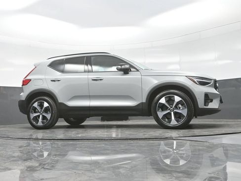Used 2026 Volvo XC40 B5 Plus AWD/4WD image 28