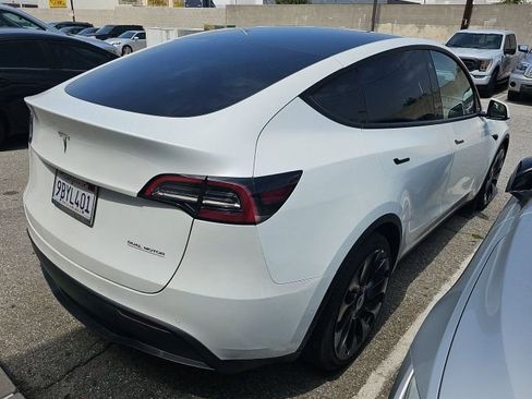 Used 2022 Tesla Model Y Performance AWD/4WD image 2