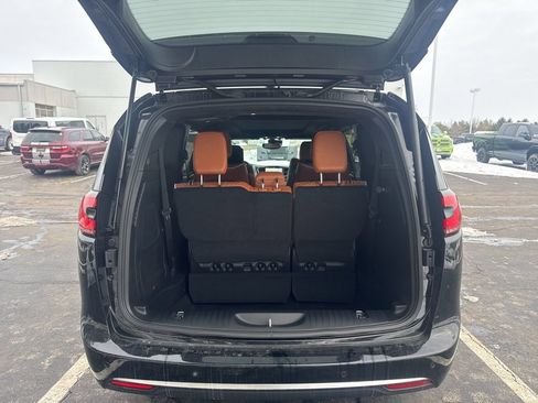 New 2026 Chrysler Pacifica Pinnacle AWD/4WD image 45