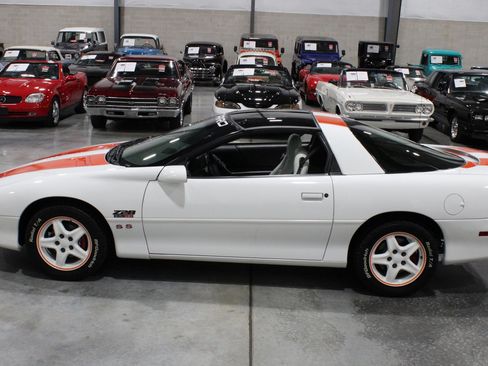 Used 1997 Chevrolet Camaro Z28 w/ Preferred Equipment Group 2 RWD image 31