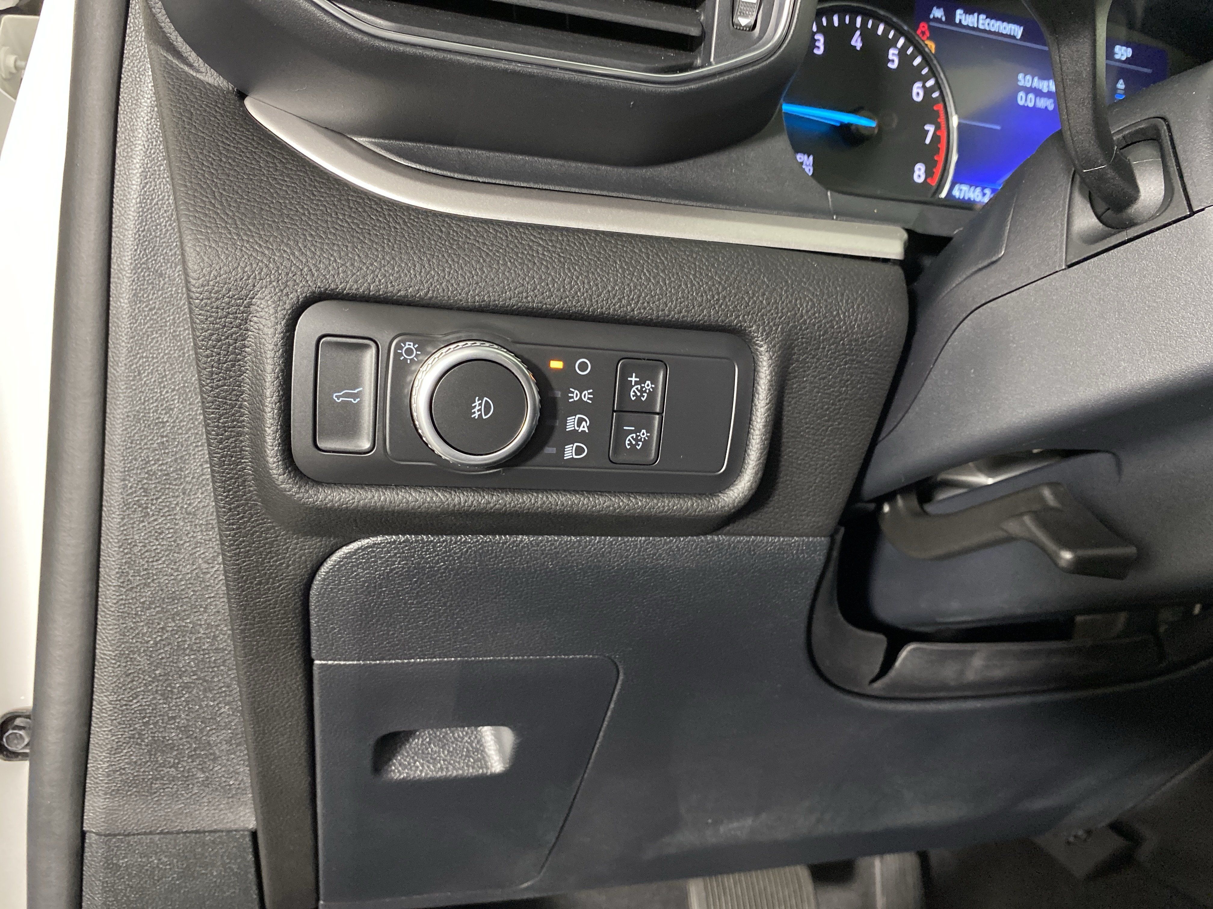 Used 2022 Ford Explorer XLT w/ Equipment Group 202A AWD/4WD image 38