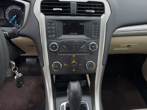 Used 2015 Ford Fusion SE FWD image 12