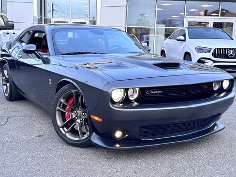 Used 2022 Dodge Challenger R/T Scat Pack w/ Dynamics Package image 2