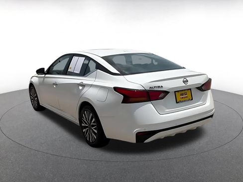 Used 2025 Nissan Altima 2.5 SV FWD image 11
