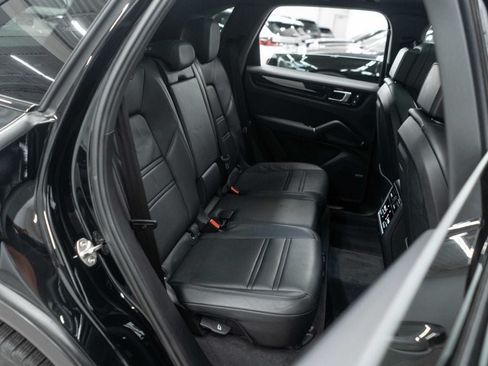 Used 2023 Porsche Cayenne AWD/4WD image 12