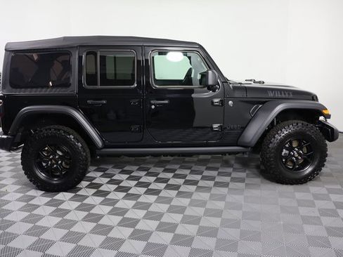 Used 2025 Jeep Wrangler Willys image 9
