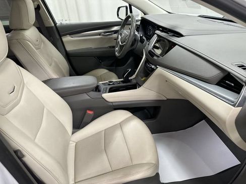 Used 2022 Cadillac XT5 Premium Luxury w/ Technology Package FWD image 18