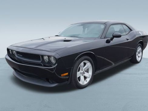 Used 2012 Dodge Challenger SXT image 3