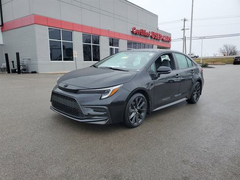 Used 2024 Toyota Corolla SE image 2