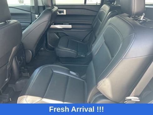 Used 2024 Ford Explorer XLT w/ Equipment Group 202A AWD/4WD image 17