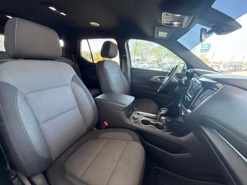 Used 2023 Chevrolet Traverse LT FWD image 34