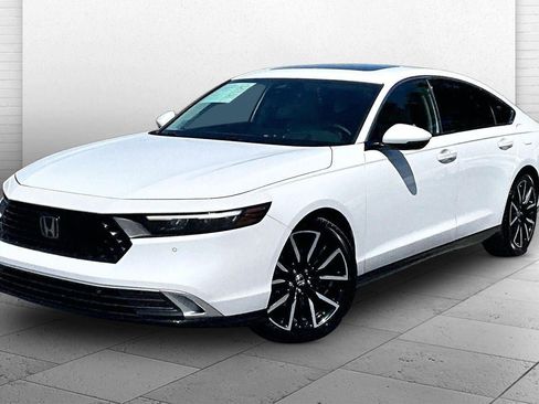 Used 2023 Honda Accord Touring image 12